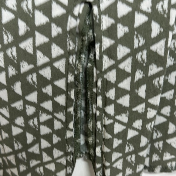 Denver Hayes Green and White Sleeveless Tank Top - Picture 6 of 9